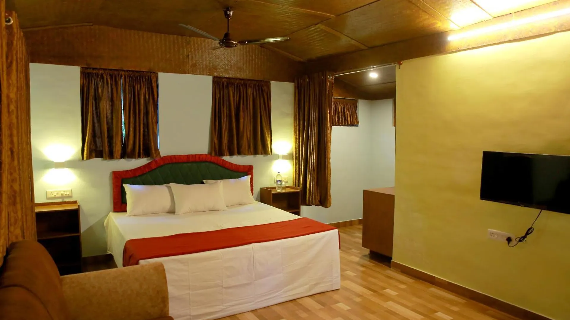Snow Hills Resorts Теккади Индия